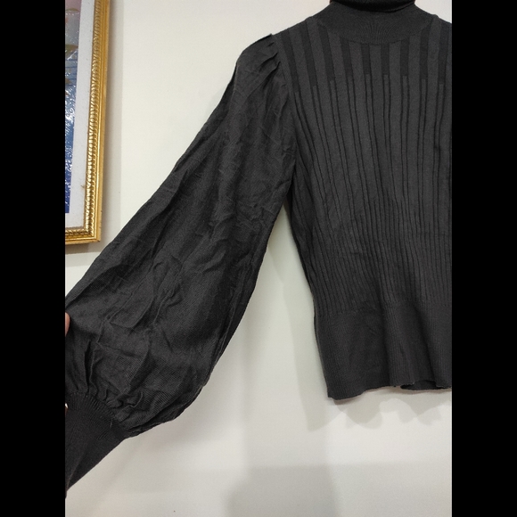 Puffed Sleeve Turtleneck sweater - Picture 3 of 11
